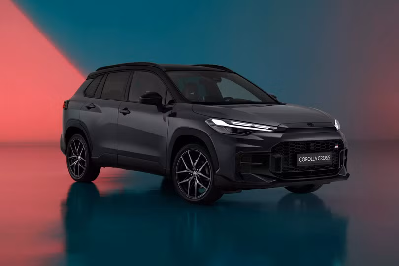 Tại châu Âu, Toyota Corolla Cross có 2 tùy chọn động cơ Hybrid 140 và Hybrid 200. Phiên bản Hybrid 140 sử dụng động cơ 4 xy-lanh thẳng hàng 1.8L, công suất tối đa 140 mã lực và mô-men xoắn 142 Nm.