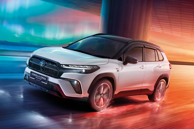 Trước đó, hãng xe Nhật Bản cũng đã giới thiệu phiên bản thể thao Toyota Corolla Cross GR Sport tại một số quốc gia châu Á như Thái Lan, Malaysia, Đài Loan... với thiết kế khác biệt so với thị trường châu Âu.