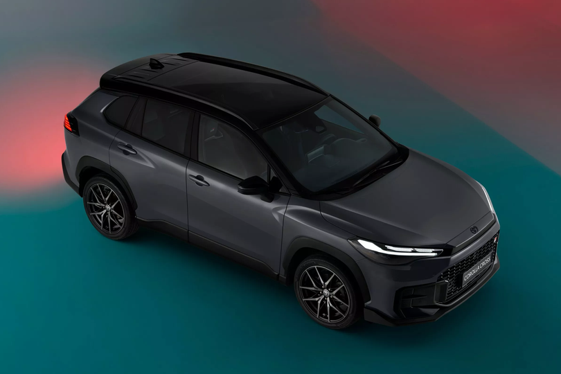 Toyota Corolla Cross sẽ có mặt tại các đại lý ở châu Âu kể từ quý II/2025. Tuy nhiên, những khách hàng muốn sở hữu phiên bản thể thao GR SPORT phải chờ đến quý III/2025. Mức giá của phiên bản này cũng chưa được công bố.