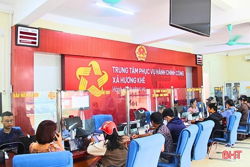 Hoạt động tại Trung tâm Phục vụ hành chính công xã Hương Khê. bqbht_br_anh-anh-1.jpg