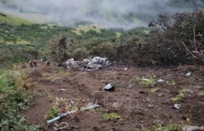 Hiện trường vụ rơi trực thăng Mi-8T của Nga tại bán đảo Kamchatka, ngày 1/9/2024. Ảnh: REUTERS/TTXVN