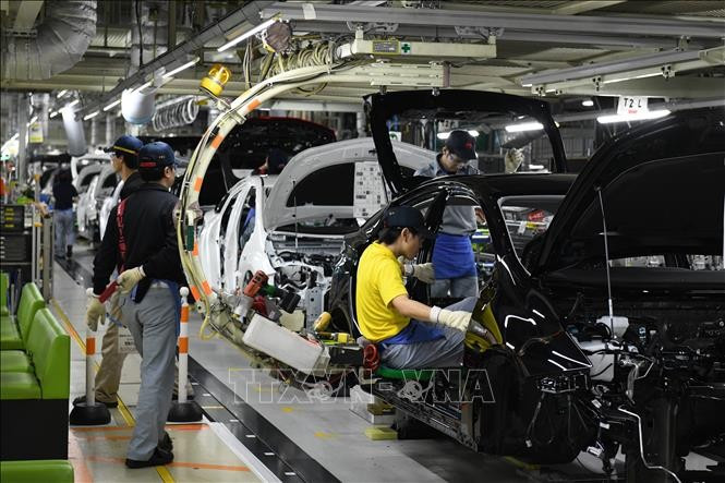 Công nhân làm việc tại nhà máy sản xuất ô tô ở thành phố Toyota, tỉnh Aichi, Nhật Bản. Ảnh: AFP/ TTXVN Công nhân làm việc tại nhà máy sản xuất ô tô ở thành phố Toyota, tỉnh Aichi, Nhật Bản. Ảnh: AFP/ TTXVN