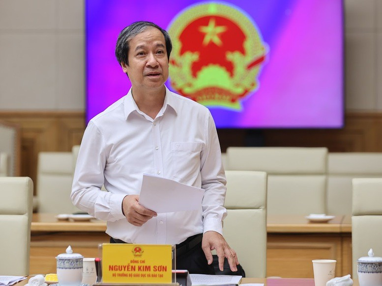 Bộ trưởng Bộ Giáo dục và Đào tạo Nguyễn Kim Sơn trình bày Nghị quyết về giáo dục đào tạo trình Bộ Chính trị - Ảnh: VGP/Nhật Bắc Bộ trưởng Bộ Giáo dục và Đào tạo Nguyễn Kim Sơn trình bày Nghị quyết về giáo dục đào tạo trình Bộ Chính trị - Ảnh: VGP/Nhật Bắc