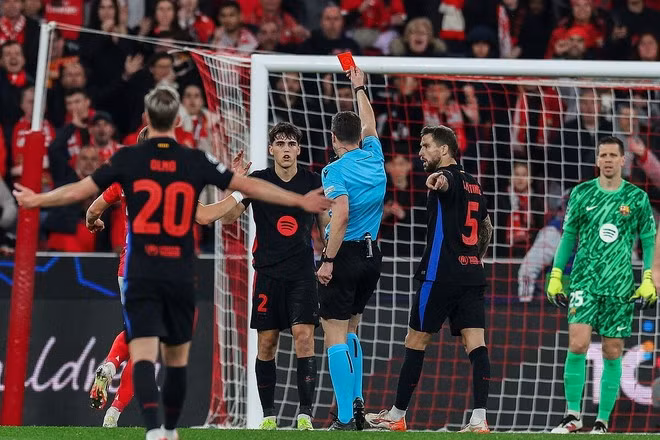 Barcelona vẫn chiến thắng dù phải thi đấu thiếu người. (Nguồn: Marca)