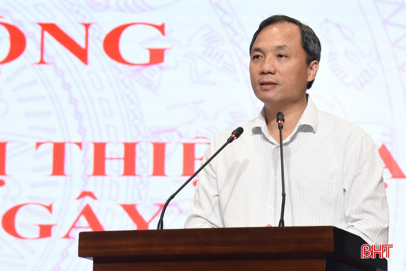 Bí thư Tỉnh ủy Hoàng Trung Dũng: Mong các cơ quan, đơn vị tích cực lan tỏa, khơi dậy tinh thần tương thân tương ái trong các tầng lớp nhân dân; tuyệt đối không chia sẻ trên mạng xã hội các thông tin không chính thống, xuyên tạc, gây hoang mang trong dư luận, chia rẽ khối đoàn kết toàn dân. DSC_1841.JPG