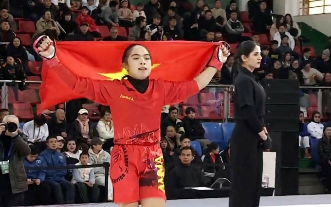 Lò Thị Phung mừng chiến thắng ở giải võ thuật tổng hợp châu Á 2026. Ảnh chụp màn hình