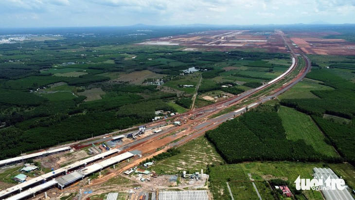 Đường kết nối T1 nối thẳng vào sân bay Long Thành hiện đang được khẩn trương thi công. Dự kiến hạng mục này sẽ hoàn thành trong tháng 11-2025