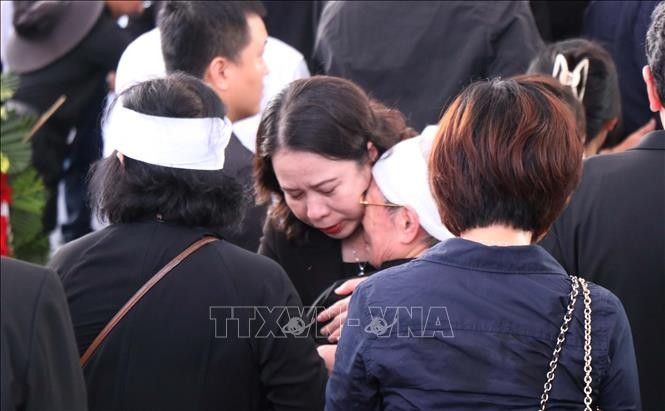 Phó Chủ tịch nước Võ Thị Ánh Xuân chia buồn cùng người thân gia đình nguyên Chủ tịch nước Trần Đức Lương. Ảnh: Phạm Cường/TTXVN Phó Chủ tịch nước Võ Thị Ánh Xuân chia buồn cùng người thân gia đình nguyên Chủ tịch nước Trần Đức Lương. Ảnh: Phạm Cường/TTXVN