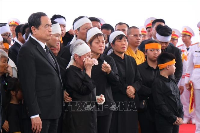Gia quyến nguyên Chủ tịch nước Trần Đức Lương. Ảnh: Phạm Cường/TTXVN Gia quyến nguyên Chủ tịch nước Trần Đức Lương. Ảnh: Phạm Cường/TTXVN