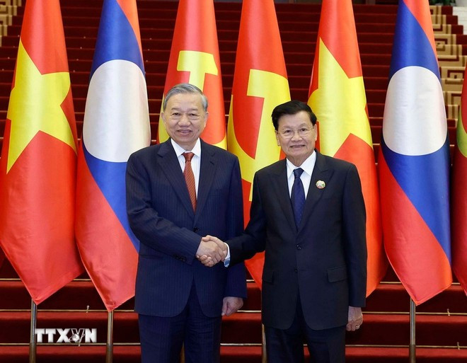 Tổng Bí thư Ban Tô Lâm và Tổng Bí thư, Chủ tịch nước Lào Thongloun Sisoulith đồng chủ trì Cuộc gặp cấp cao giữa Đảng Cộng sản Việt Nam và Đảng Nhân dân Cách mạng Lào. (Ảnh: Thống Nhất/TTXVN)