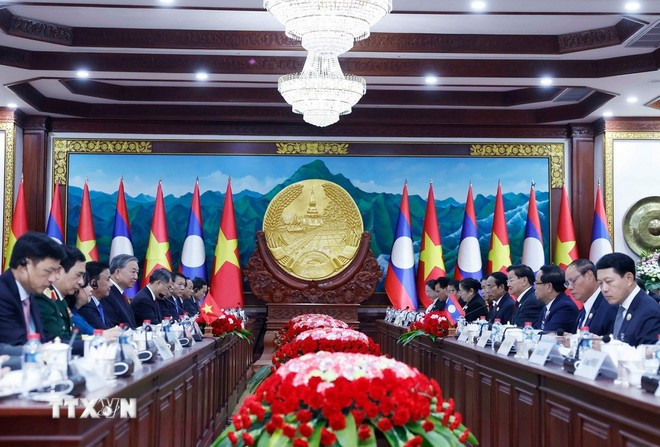 Tổng Bí thư Tô Lâm hội đàm với Tổng Bí thư, Chủ tịch nước Lào Thongloun Sisoulith. (Ảnh: Thống Nhất/TTXVN)