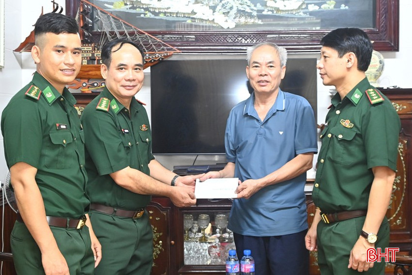 Đoàn công tác thăm hỏi, trao quà cho Đại tá Nguyễn Huy Trung (thương binh) đã nghỉ hưu. bqbht_br_anh-2.jpg