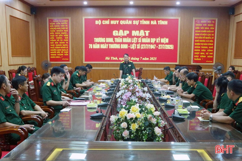 Đại tá Mai Ngọc Việt - Phó Chính ủy Bộ CHQS tỉnh chủ trì buổi gặp mặt. bqbht_br_1-1.jpg