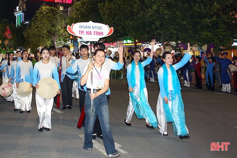 Đoàn Nghệ thuật quần chúng Hà Tĩnh tham gia Festival dân ca ví, giặm Nghệ Tĩnh được tổ chức tại TP Vinh (Nghệ An) năm 2023. a1-664.jpg