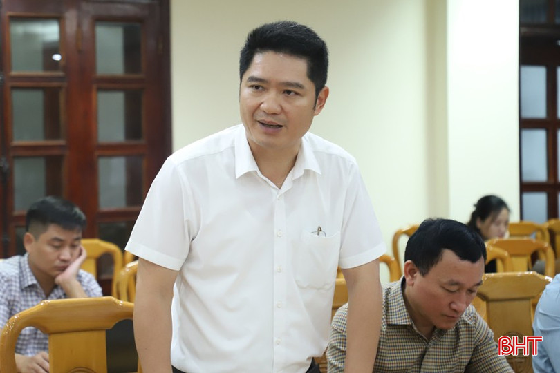Ông Nguyễn Trí Dũng - Trưởng phòng Kỹ thuật Công ty Điện lực Hà Tĩnh: Hệ thống lưới điện 110 kV và lưới điện trung, hạ áp đến nay cơ bản hoàn thành việc di dời, chuyển lưới, đóng điện, đảm bảo mặt bằng để các nhà thầu thi công thực hiện. 602.JPG