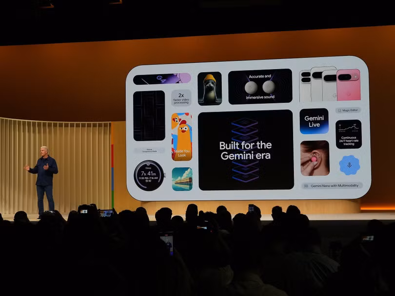 Đại diện Google giới thiệu một số tính năng AI mới. Ảnh: New York Times.