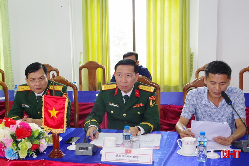 Đại tá Võ Quang Thiện - Chính uỷ Bộ CHQS tỉnh Hà Tĩnh thống nhất cao những nội dung đã thảo luận. bqbht_br_anh-4.jpg