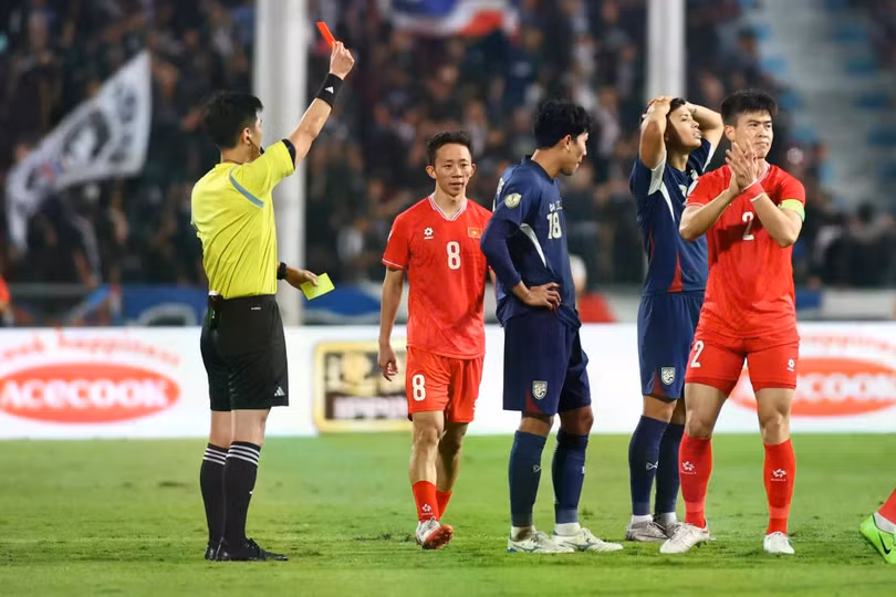 Trận chung kết lượt về diễn ra với nhiều diễn biến kịch tính. Ảnh: Minh Chiến, Bảo Ngọc.