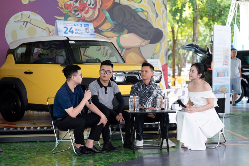 Người dân được tham gia talkshow về xe điện với sự góp mặt của nhiều KOL quen thuộc trong ngành. 9.jpg
