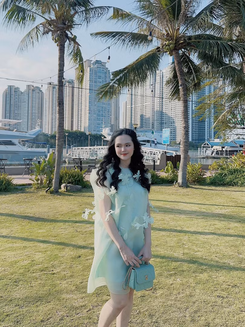 Quỳnh Anh là một trong những nàng WAGs Việt nổi tiếng trên mạng.