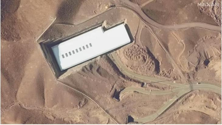 Ảnh vệ tinh chụp cơ sở hạt nhân Fordow ở Iran vào tháng 1-2025. Cơ sở nằm trong núi này từng được cho là mục tiêu khó tấn công nếu chỉ riêng Israel thực hiện - Ảnh: Maxar Technologie/Reuters Ảnh vệ tinh chụp cơ sở hạt nhân Fordow ở Iran vào tháng 1-2025. Cơ sở nằm trong núi này từng được cho là mục tiêu khó tấn công nếu chỉ riêng Israel thực hiện - Ảnh: Maxar Technologie/Reuters