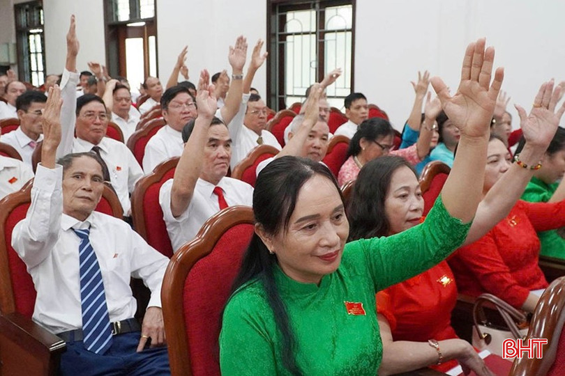 Ngay trong ngày làm việc đầu tiên, HĐND các xã, phường đã đồng loạt tổ chức kỳ họp thứ nhất. Kỳ họp mang tính chất bản lề, có ý nghĩa định hình và đặt nền móng vững chắc cho hoạt động của chính quyền cơ sở trong giai đoạn mới. bqbht_br_faf387fd31678639df76-copy.jpg