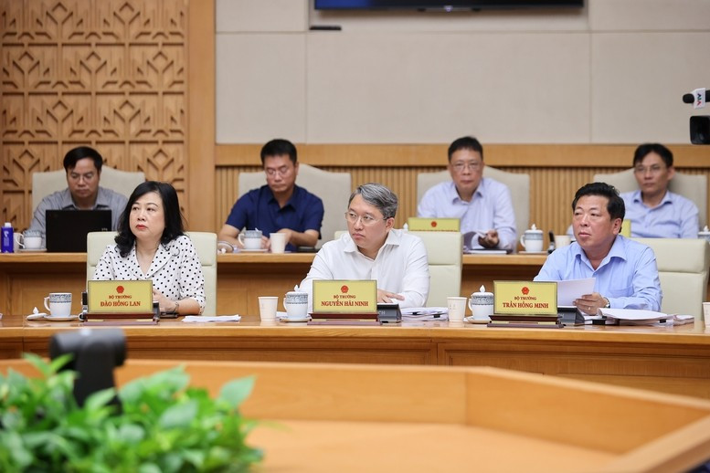 Lãnh đạo các bộ, ngành tham dự Phiên họp - Ảnh: VGP/Nhật Bắc Lãnh đạo các bộ, ngành tham dự Phiên họp - Ảnh: VGP/Nhật Bắc