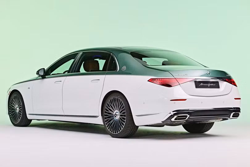 Đây là một tác phẩm đến từ MANUFAKTUR Studio, lấy cảm hứng từ cảnh quan vùng duyên hải miền Trung bang California (Mỹ), nổi tiếng với loại cây bách Monterey và bờ biển cát trắng Pebble Beach.