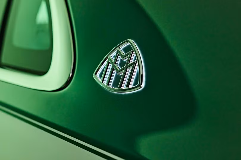 Mercedes-Maybach S 680 Edition Emerald Isle được phân phối giới hạn tại Mỹ với số lượng 25 chiếc. Mức giá của phiên bản đặc biệt này không được tiết lộ. Tại Mỹ, mẫu sedan siêu sang này có giá khởi điểm từ 240.500 USD.