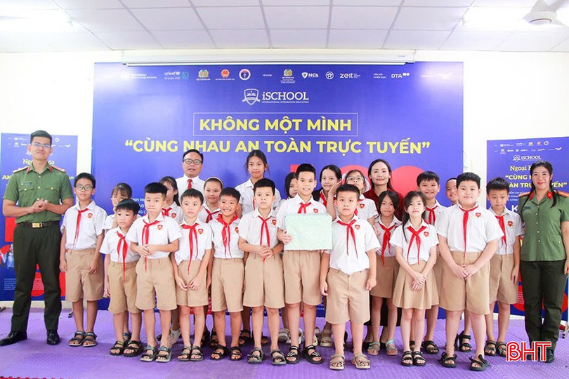 Chiến dịch "Không một mình" nhằm bảo vệ trẻ em và thanh thiếu niên trước các hành vi dụ dỗ, thao túng, lừa đảo và "bắt cóc" trên không gian mạng. bqbht_br_f23f705881570c095546.jpg