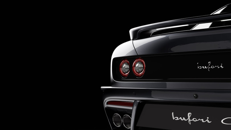 Tương tự phần đầu, đuôi xe của Bufori CS8 mang phong cách cổ điển với đèn hậu LED dạng kép họa tiết tròn, lấy cảm hứng từ siêu xe Ferrari 550 Maranello. Dung tích khoang hành lý và bình xăng của xe chỉ đạt 252 L và 100 L.