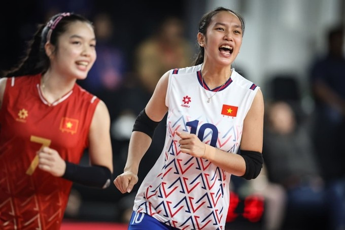 Cầu thủ Việt Nam mừng chiến thắng ở set ba trước Chile ở vòng phân hạng 17-20 tại giải bóng chuyền U21 nữ thế giới, tối 15/8. Ảnh: Volleyball World Cầu thủ Việt Nam mừng chiến thắng ở set ba trước Chile ở vòng phân hạng 17-20 tại giải bóng chuyền U21 nữ thế giới, tối 15/8. Ảnh: Volleyball World