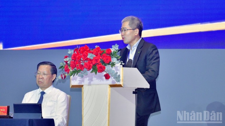 Đại diện các tập đoàn, nhà đầu tư phát biểu ý kiến tại hội nghị. (Ảnh: Thanh Giang) Đại diện các tập đoàn, nhà đầu tư phát biểu ý kiến tại hội nghị. (Ảnh: Thanh Giang)