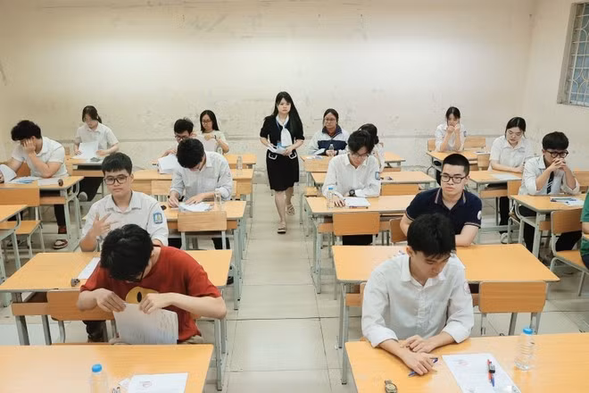 Kỳ thi sẽ còn ba buổi thi thay vì bốn buổi thi như trước đây. (Ảnh: TTXVN)