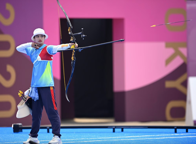 Ánh Nguyệt tranh tài ở mô bắn cung