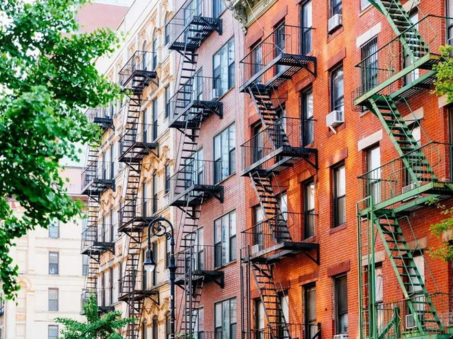 Cầu thang thoát hiểm thường thấy ở các tòa nhà tại Thành phố New York, Mỹ. (Ảnh: Getty Images) Cầu thang thoát hiểm thường thấy ở các tòa nhà tại Thành phố New York, Mỹ. (Ảnh: Getty Images)