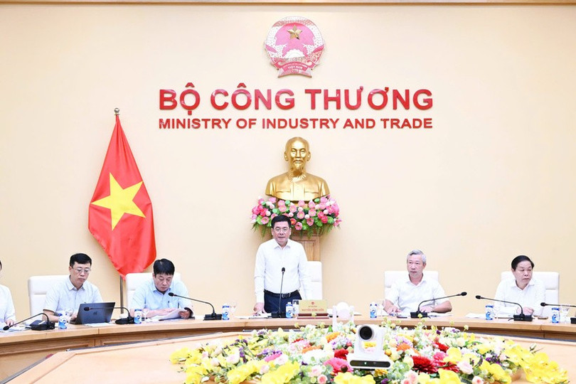 Bộ trưởng Bộ Công thương Nguyễn Hồng Diên chủ trì cuộc họp. a89b9d33f80e4f50161f-08182662.jpg