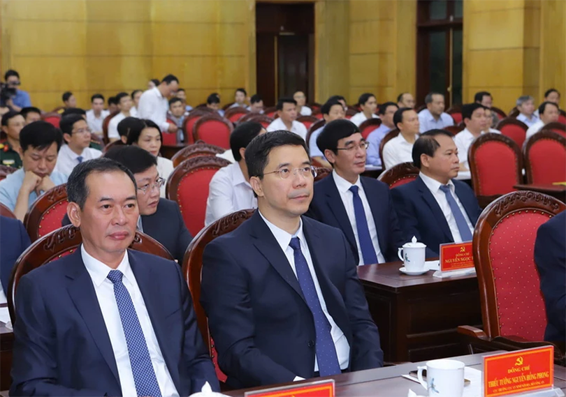 Thiếu tướng Nguyễn Hồng Phong (bên phải) và đại biểu tham dự hội nghị. Ảnh: baothanhhoa.vn 147d3094726t11000l1-147d3094415t1106-5522.png