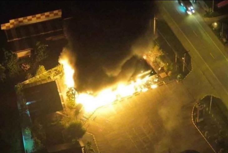 Một trạm xăng bị đánh bom rạng sáng 11-1 - Ảnh: Cảnh sát Thái Lan