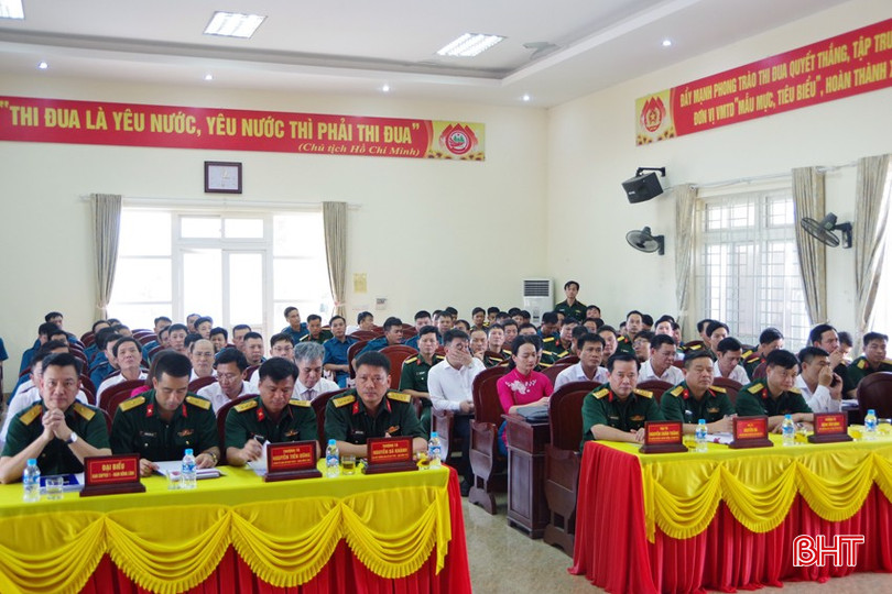 Tham dự hội nghị tại Ban Chỉ huy phòng thủ khu vực (PTKV) 1 Nam Hồng Lĩnh có Đại tá Nguyễn Xuân Thắng - Ủy viên Ban Thường vụ Tỉnh ủy, Chỉ huy trưởng Bộ CHQS tỉnh. bqbht_br_1.jpg