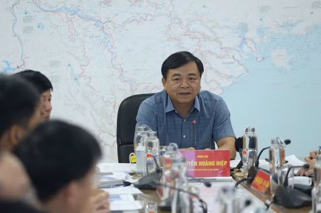 Thứ trưởng Bộ Nông nghiệp và Môi trường Nguyễn Hoàng Hiệp chủ trì cuộc họp.