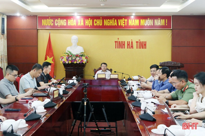 Phó Chủ tịch UBND tỉnh Dương Tất Thắng điều hành tại điểm cầu Hà Tĩnh. bqbht_br_img-1775.jpg