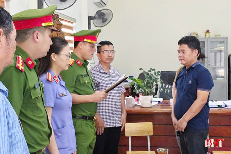 Cơ quan điều tra đọc lệnh bắt đối tượng Nguyễn Như Anh. bqbht_br_co-quan-dieu-tra-doc-lenh-bat-doi-tuong-nguyen-nhu-anh.jpg