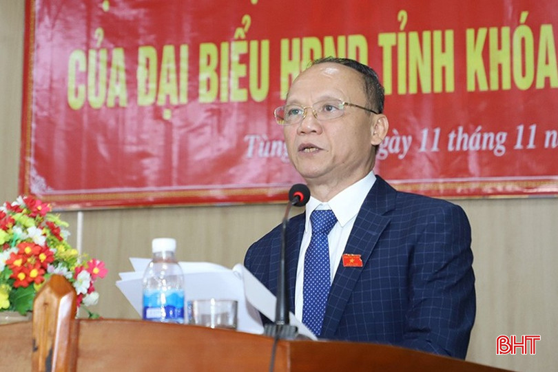 Ông Thái Văn Sinh - Phó Trưởng ban Văn hóa – Xã hội HĐND tỉnh báo cáo các nội dung tại hội nghị. bqbht_br_2.jpg