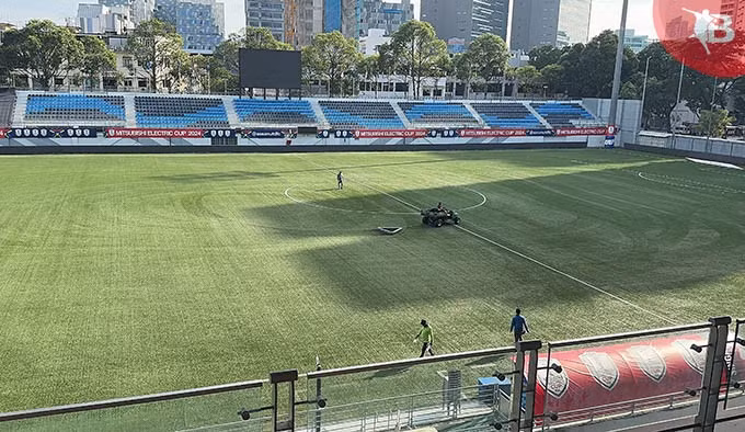 Mặt cỏ nhân tạo tại Jalan Besar sẽ là thách thức lớn cho thầy trò HLV Kim Sang Sik.