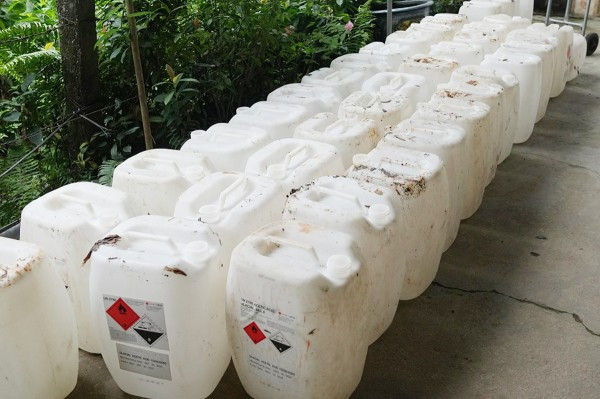 Can chứa axit acetic công nghiệp.