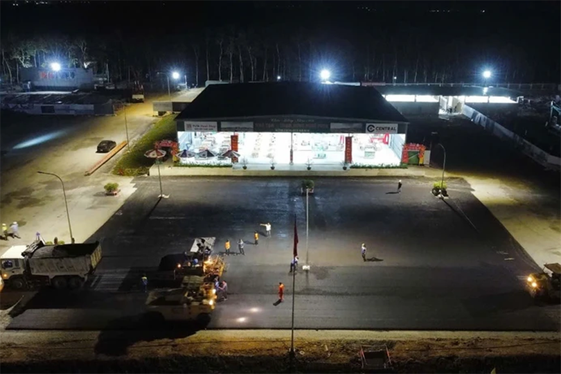 Nhà đầu tư triển khai thi công trạm dừng nghỉ trên tuyến cao tốc Bắc-Nam phía Đông. (Ảnh: PV/Vietnam+). tram-dung-nghi-tamjpg.png
