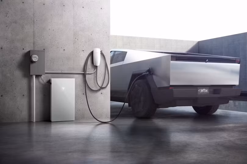 Xe vẫn có khả năng sạc nhanh Supercharging 325 kW, cho phép bổ sung 237 km chỉ với 15 phút. Với một chu kỳ sạc, mẫu xe điện này có thể di chuyển tối đa 583 km, tốt nhất trong ba phiên bản.