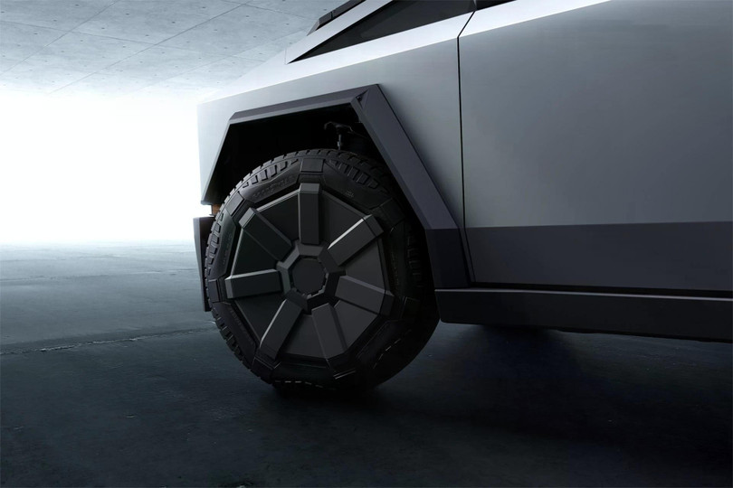 Phiên bản tiêu chuẩn sử dụng bộ mâm kích thước 18 inch. Khách hàng cũng có thể nâng cấp lên mâm 20 inch với thiết kế tương đồng bản Cyberbeast với giá chỉ 3.500 USD.