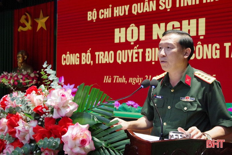 Đại tá Võ Quang Thiện - Phó Bí thư Đảng ủy, Chính ủy Bộ CHQS tỉnh phát biểu tại hội nghị. bqbht_br_anh-7.jpg